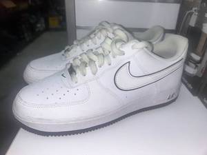 lot 133 image: Nike Air Force 1 Low White Dark Navy Sneakers size 9.5 mens