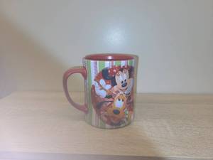 lot 4 image: Disney Mickey & Minnie Mouse Christmas Holiday Ceramic Mug