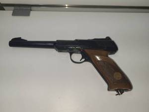lot 27 image: Crosman CO2 Pellet Pistol with Walnut Grip