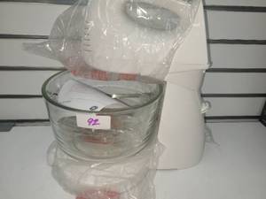 lot 92 image: Brand New GE Stand Mixer with Glass Bowl