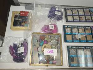 lot 102 image: Geoworld Mineral, Precious Stones & Fossil Collection Sets with Loose Crystal Specimens