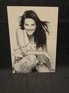 lot 50957 image: Teri Hatcher Signed 8x10 Black and White Photo