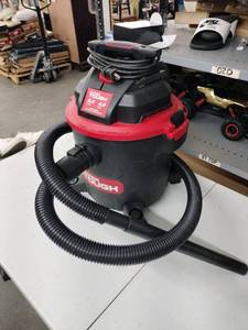 lot 61646 image: Hyper Tough 5 Gallon WetDry Vacuum