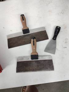 lot 61664 image: Mud Pan with 3 Spatulas