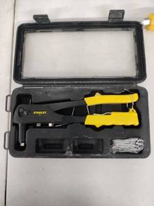 lot 61693 image: Stanley MR33 medium-duty rivete