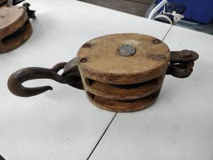 lot 61702 image: Vintage Tool Madesco Products Wood Pulley Block Easton PA