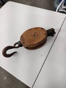 lot 61703 image: block and tackle pulley