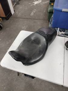 lot 61707 image: Harley-Davidson Electra Glide seat