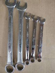 lot 61720 image: Chrome Vandium Set of 5 Wrenches