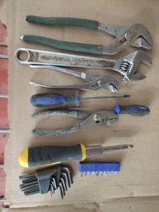 lot 61722 image: Lot of Miscellaneous Tools