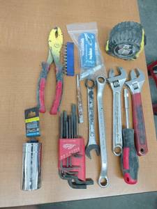 lot 61727 image: Lot of Miscellaneous Tools
