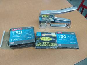 lot 61736 image: Heavy Duty Staple Gun with Miscellaneous Staples