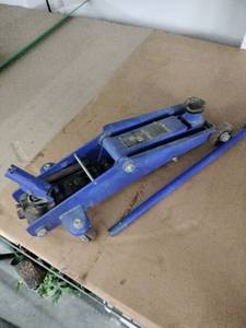 lot 61744 image: blue 2-ton trolley jack