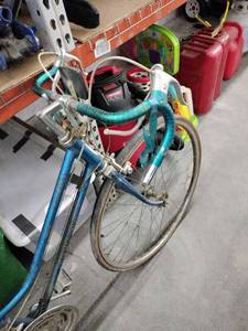 lot 61747 image: vintage blue Schwinn road bike