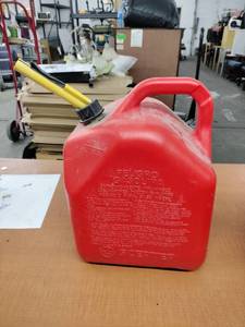lot 61755 image: 5-gallon red Scepter plastic gas container