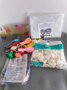 lot 106 image: Balloon drop bag, bulk balloons, GLOW in the dark balloons