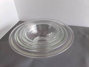 lot 112 image: (4) Pyrex Nesting Mixing Bowls