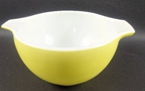 lot 5 image: PYREX Cinderella 1&12 Pint Mixing Bowl
