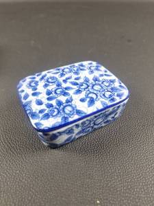 lot 6 image: Made In Japan Andrea by Sadek. Blue and White Porcelain Trinket Box with Lid