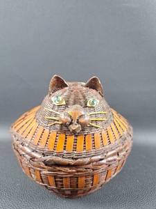 lot 27 image: Vintage Woven Cat  Basket Container with Glass Eyes