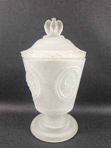 lot 37 image: FENTON Frosted Glass Covered Urn with Finial and Pedestal Base ColonialFounding Fathers Pattern