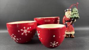 lot 38 image: 3-Piece Red Nesting Ceramic Bowl Set with Santa Ornament