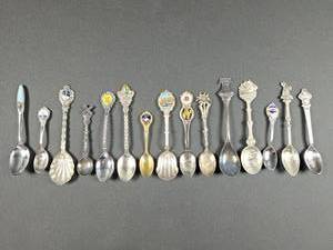 lot 53 image: Souvenir Spoons Vintage and Modern
