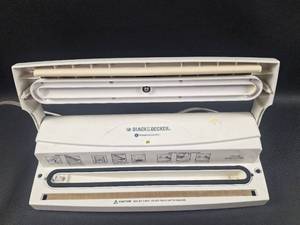lot 73 image: Black & Decker FreshGuard Vacuum Sealer