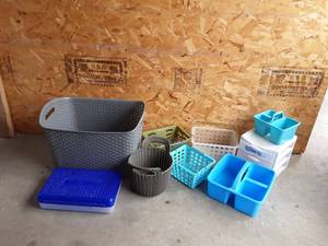 lot 92 image: Plastic Storage Baskets and Organizers Lot