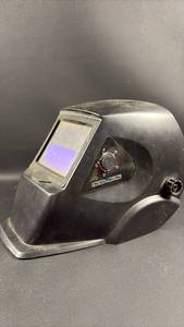lot 93 image: Chicago Welding Auto-Darkening Welding Helmet ANSI Z87.1-2003