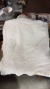 lot 94 image: Queen Quilted Blanket with Scalloped Edge (one small ink stain, could be painted over)