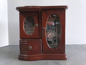 lot 136 image: Jewelry Boxes