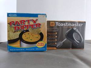 lot 140 image: Kitchen Gourmet Party Dipper 0.65 Qt Slow Cooker & Toastmaster 5 Speed Hand Mixer