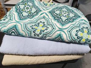 lot 159 image: Throw Blanket, Queen Blue Blanket, Full Quilted Blanket