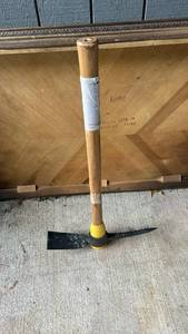 lot 60025 image: Pick axe