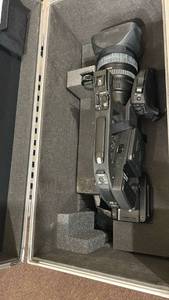 lot 60031 image: Canon XL H1a HDV Video Camcorder with Lens and Accessories
