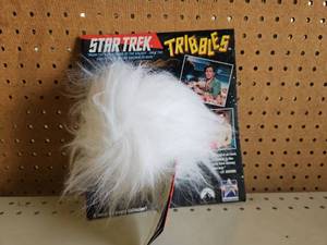 lot 5010 image: Star Trek Tribbles Action Figure Paramount 1991