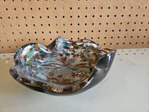 lot 5017 image: Murano Fused Froth Adventuring Decorative Glass Bowl Cigar Ashtray