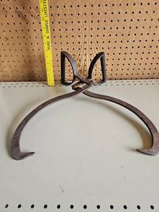lot 5024 image: VINTAGE Ice Tongs
