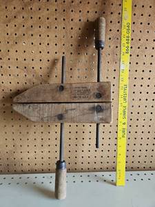 lot 5025 image: Vintage Large Jorgensen Wood Handscrew Clamp