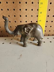lot 5028 image: Brass l Elephant Figurine Sculpture Approximately 3-4 inches