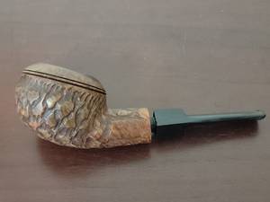lot 10070 image: Carved Tobacco Pipe with Black Stem