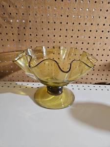 lot 5033 image: Vintage Empoli Italian Art Glass Bowl Yellow Wavy Rim