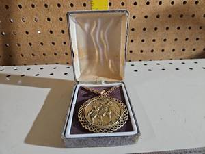 lot 5039 image: Spirit of 76 Bicentennial Pendant Necklace with Chain