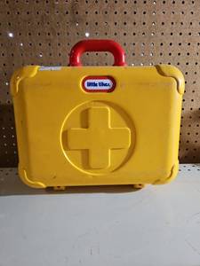 lot 5060 image: Little Tikes Medical Kit Playset with Carrying Case
