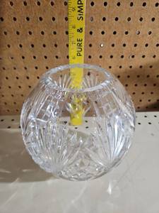 lot 5061 image: Clear Glass Decorative Bowl with Radiating Pattern