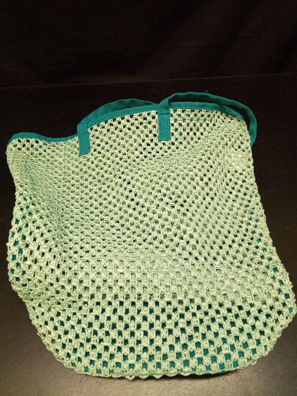 lot 2062 image: Green Woven Mesh Beach Tote Bag - Retail $15