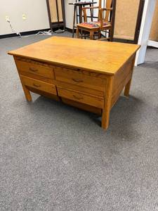 lot 4 image: Possum belly cabinet 19 x 38 x 25 in