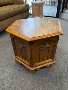 lot 11 image: Hexagon end table21 x 30 x 30 in