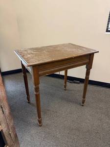 lot 14 image: Wooden end table30 x 20 x 30 in
